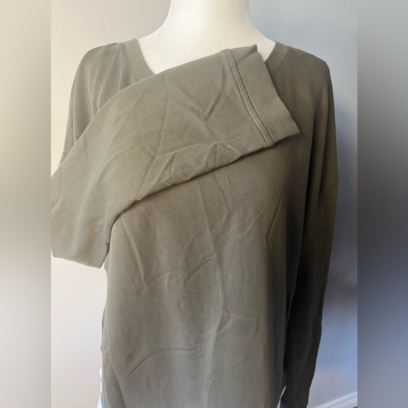 NWOT Vince Camuto Double Layered Top in Pristine Condition! - Picture 2 of 9